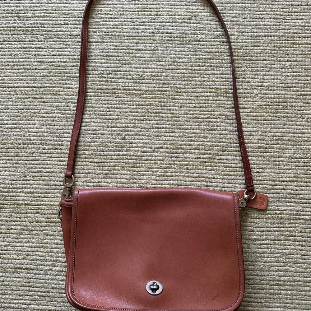 Elegant Brown Leather Shoulder Bag